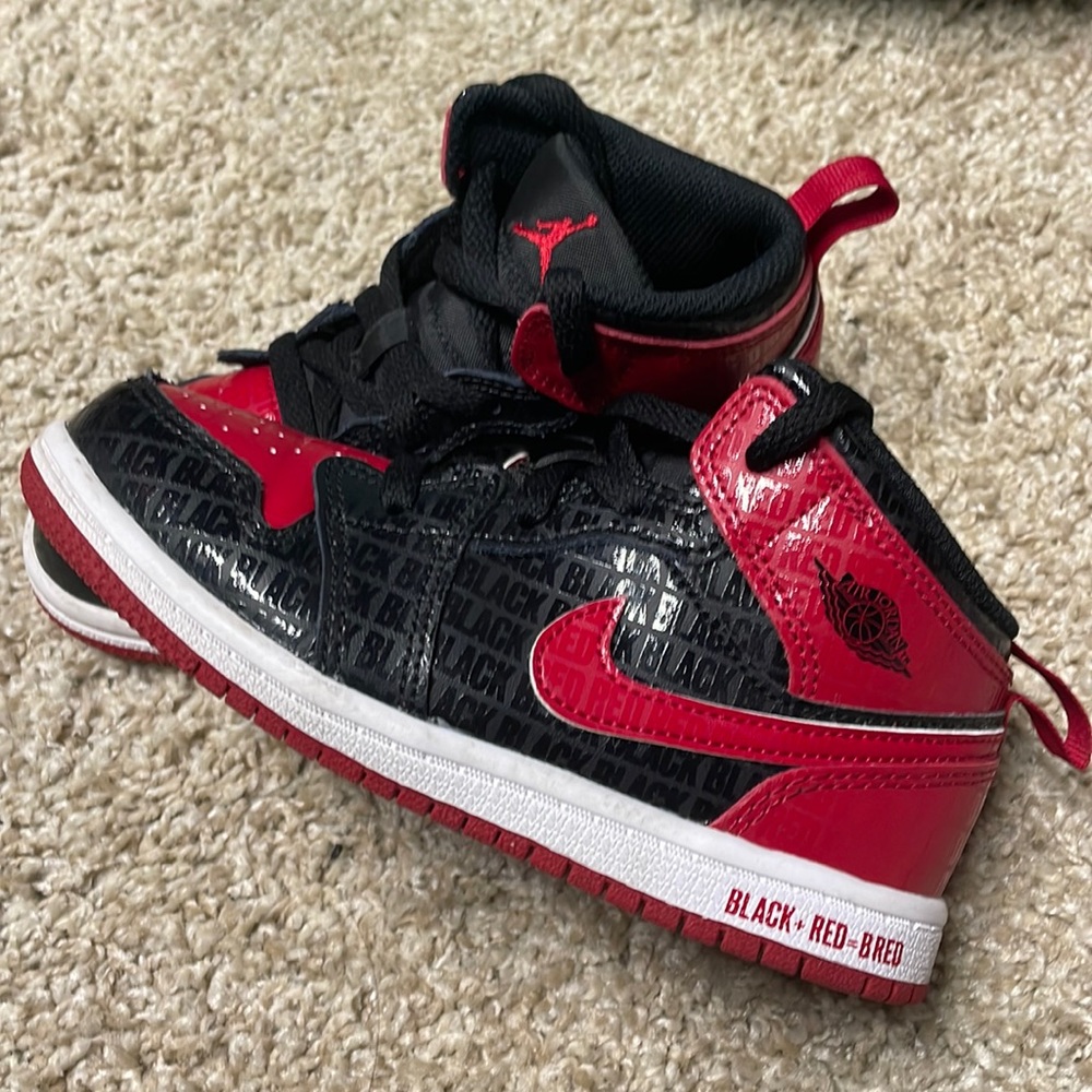Kids / Toddlers Nike Air Jordan Bred high tops.